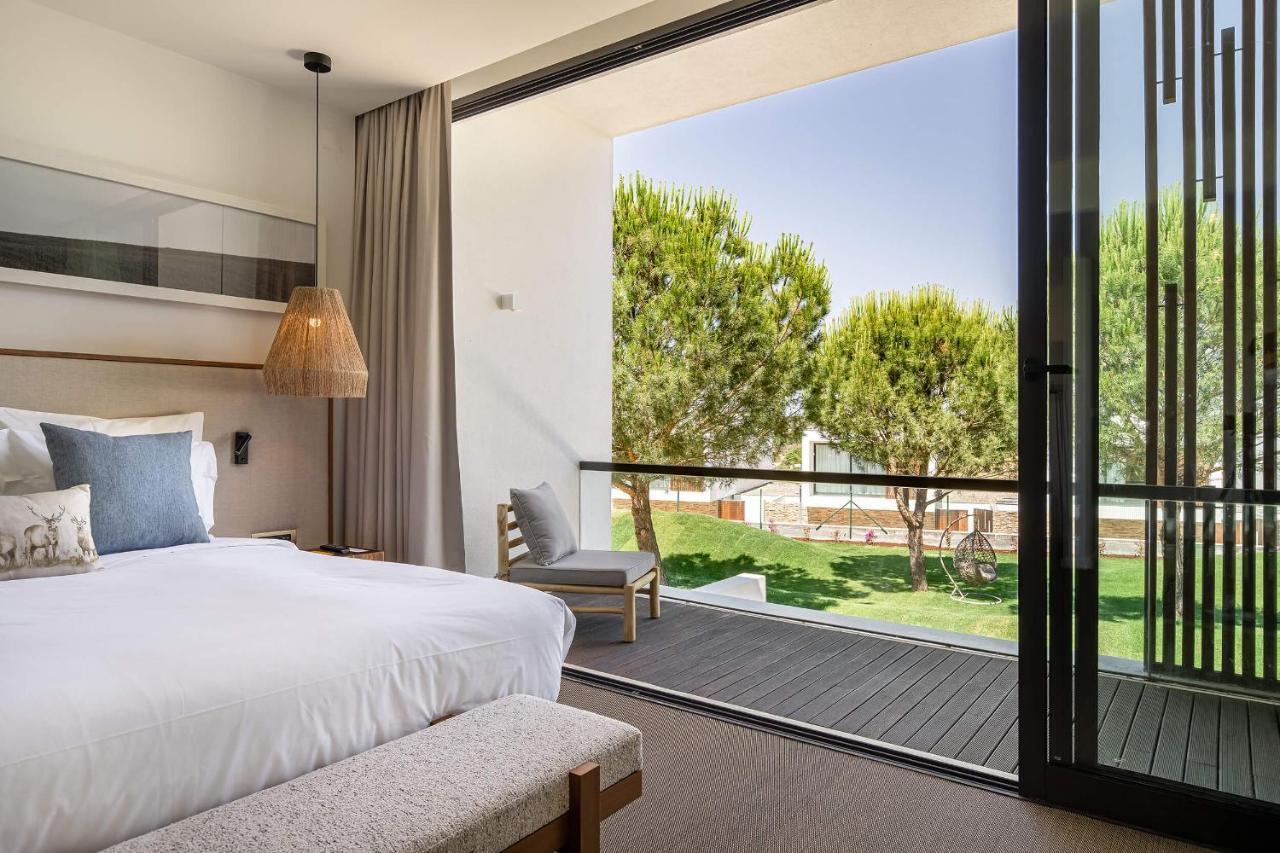 Doppel-/Zweibettzimmer mit Poolblick